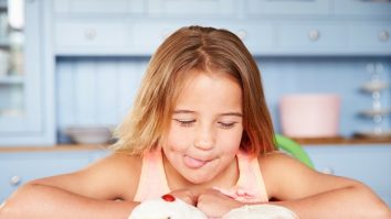 Consumul de zahăr în rândul copiilor a crescut cu 23%. Psiholog parental: „Dulciurile sunt folosite drept recompense”