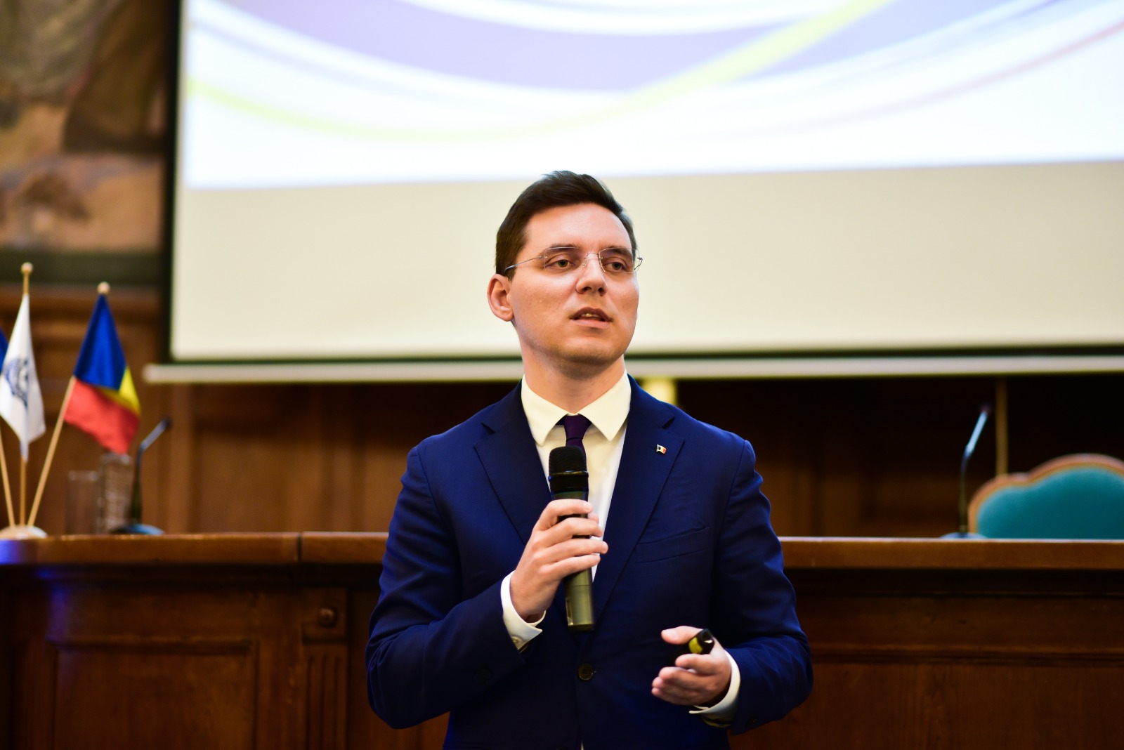 Ciolacu încă negociază la Bruxelles. Ce șanse are Victor Negrescu să fie Comisar European