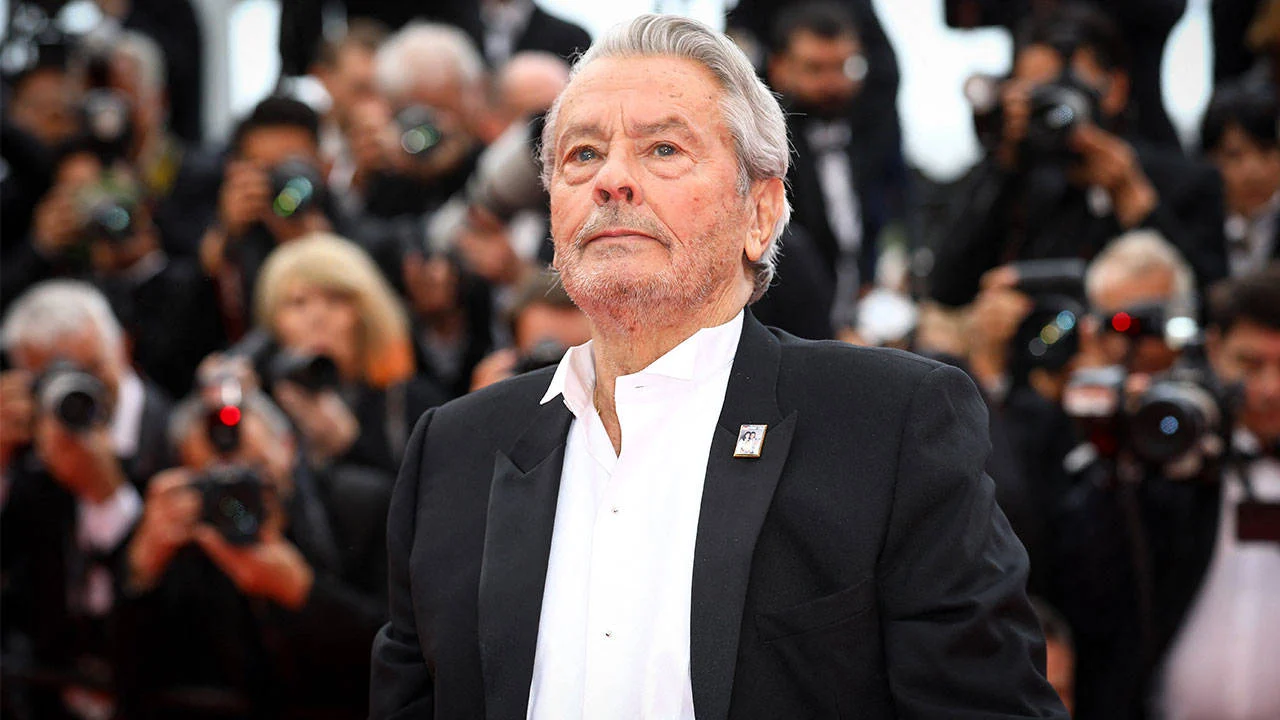 Alain Delon, actorul emblematic al cinematografiei franceze, a murit la vârsta de 88 de ani