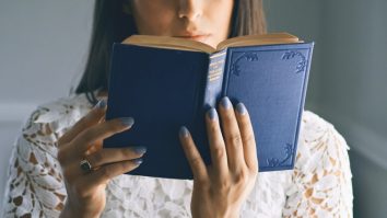 Eurostat: Generația Z citește mai mult decât generațiile care au trecut de 30 de ani. Cât de mult citesc românii