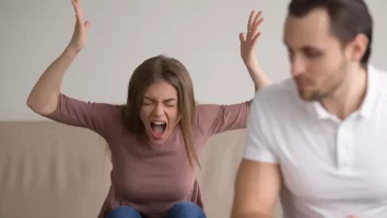 Generația Z, maestra geloziei. Cercetătorii spun că tinerii sunt cei mai geloși pentru că se expun pe rețelele de socializare