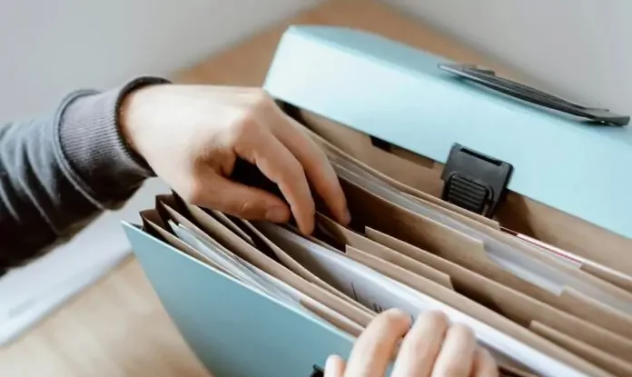 Din toamnă, portofoliul educațional al elevului devine obligatoriu. Ce documente relevante cuprinde acesta