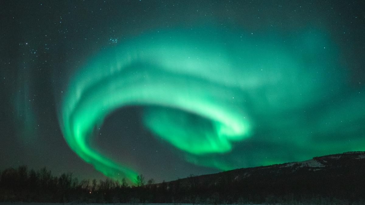 Aurora Boreală s-a văzut în Bucovina. Fotograf: „Este un moment unic, cu care nu te întâlnești tot timpul”
