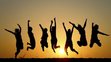 Ce te face fericit? Experții au descoperit cinci pași importanți pentru a avea o stare de armonie zilnică