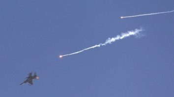 Avioanele israeliene au declanșat boom-uri sonice în Beirut, în timp ce liderul Hezbollah Nasrallah amenința cu represalii