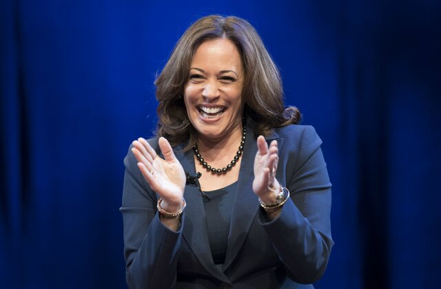 Cum a ajuns râsul Kamalei Harris să fie o armă secretă în campania sa? La un miting recent, Trump a numit-o nebună