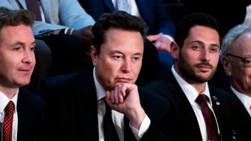 Unele voci cer ca Elon Musk să fie boicotat. Miliardarul a atras multă antipatie prin apropierea de Trump și postările pe X