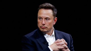 Elon Musk, în scandal cu Keir Starmer, noul premier al UK. Miliardarul critică guvernul britanic pe X și spune că „războiul civil este inevitabil” în Marea Britanie