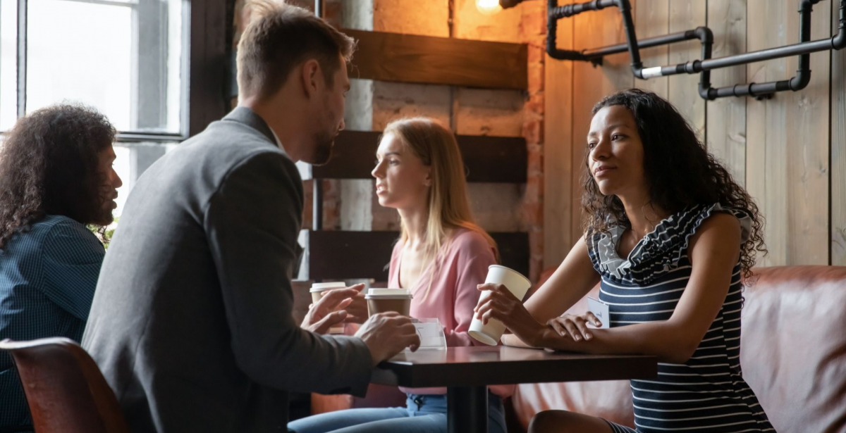 Cum îți găsești coleg de apartament? Tinerii din Londra au găsit o soluție neașteptată: „speed dating”