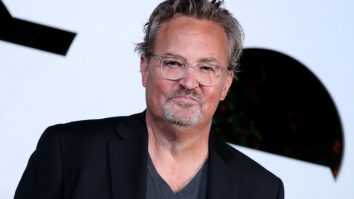 Cinci persoane au fost acuzate în legătură cu moartea lui Matthew Perry, inclusiv doi medici și asistentul personal al actorului