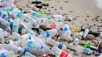 Care este legătura dintre plastic și caniculă? Analist: „Cea mai mare problemă a României este consumul prin apă a microplasticelor”