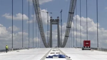 Celebrul „Golden Gate românesc”, podul de la Brăila, care a costat 500 de milioane de euro, s-a stricat și intră din nou în reparație