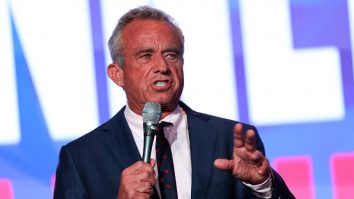 Robert F. Kennedy Jr. se retrage din cursa prezidențială. Anunțul alimentează speculațiile privind susținerea lui Trump