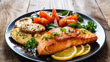 La fiecare 30 de minute un român suferă de infarct. Medic nutriționist: „Peștele este benefic pentru inimă dacă este gătit dietetic”