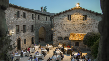 Pleci în vacanță și vrei să stai în castel? Cum arată clasamentul celor mai spectaculoase destinații din Europa