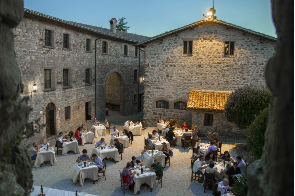 Pleci în vacanță și vrei să stai în castel? Cum arată clasamentul celor mai spectaculoase destinații din Europa