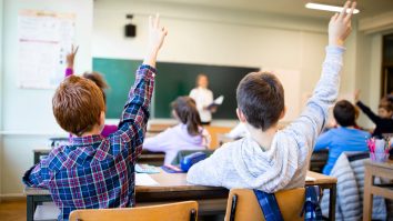 E vremea schimbărilor? Profesorii italieni vor să înceapă școala în octombrie din cauza căldurii. Ce spun părinții