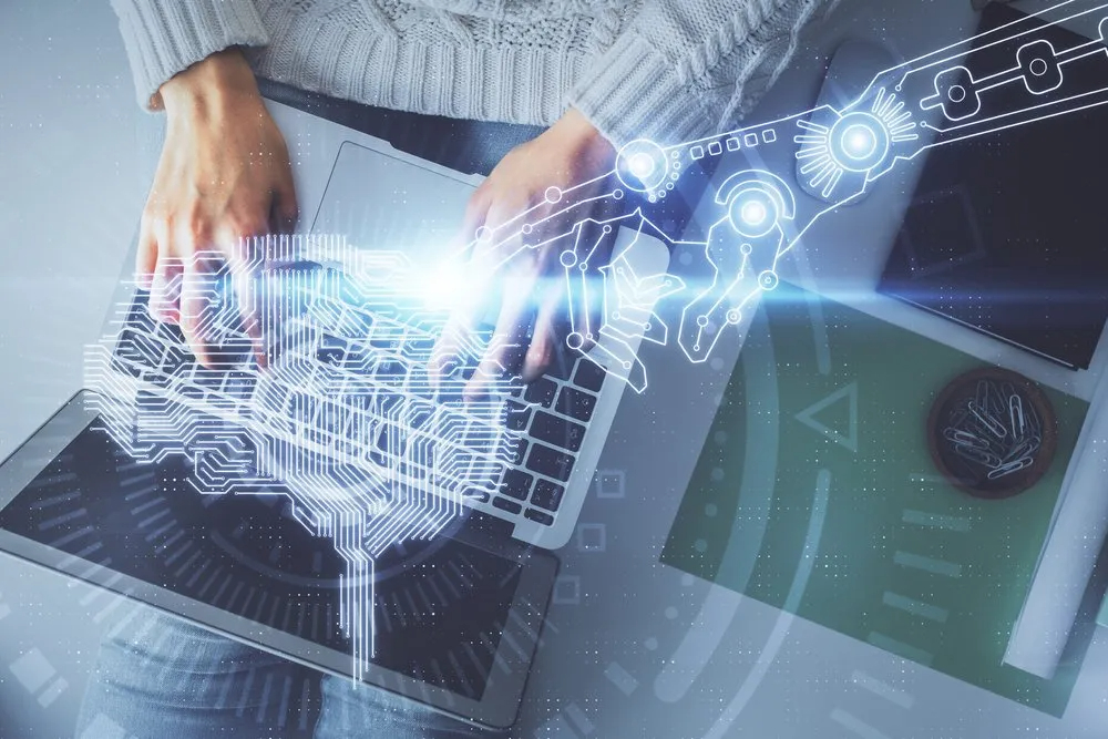 Inteligența Artificială sperie multinaționalele. Expert HR: „Trebuie să învățăm și să ne pregătim pentru un nivel de complexitate diferit și crescut al joburilor”