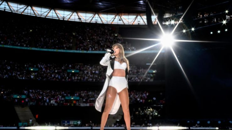 2 teroriști ISIS au fost arestați în timp ce plănuiau să atace concertul lui Taylor Swift din Austria, din 8-10 august / Taylor Swift anulează cele 3 spectacole