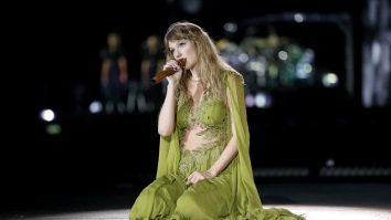 Ținutele lui Taylor Swift de la Eras Tour spun o poveste. Cu ce outfit-uri a făcut artista senzație