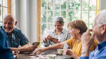 Elvețienii sunt tineri până la 80 de ani. Cum este percepută bătrânețea în alte țări europene