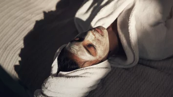 Trendul „morning shed” de pe TikTok afectează sănătatea multor tineri. Avertismentul dermatologilor