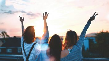 Un nou „trend” prinde viteză pe TikTok: Tinerii demisionează ca să aibă mai mult timp pentru dezvoltarea lor