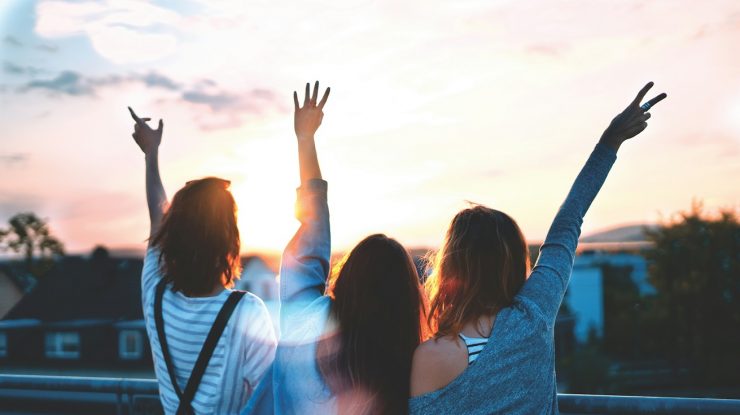 Cât de fericiți sunt tinerii din România cu viața lor? Doi din trei sunt mulțumiți de modul în care trăiesc aici