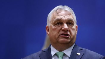 Comisia Europeană a cerut explicații Ungariei pentru relaxarea vizelor acordate rușilor și belarușilor. Cum răspunde Viktor Orban