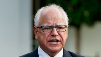 Tim Walz îl critică pe Donald Trump: „Şi-a bătut joc de legile noastre. A semănat haos şi dezbinare” 