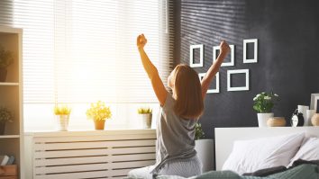 Cum devii o persoană matinală în trei pași esențiali? Kinetoterapeut: „Ține de calitatea somnului”