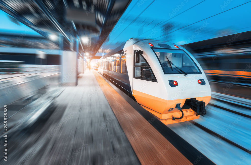 Trenul de noapte care rivalizează avioanele, DreamSuite, debutează în Marea Britanie