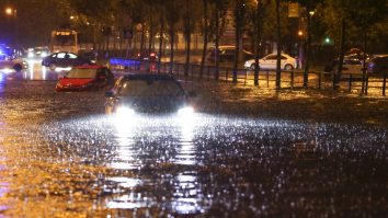 Ploile abundente și vremea severă vor afecta în weekend diverse regiuni ale țării