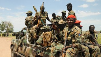 Armata din Sudan lansează un atac asupra capitalei Khartoum. ONU o numește una dintre cele mai grave crize umanitare din lume