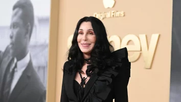 Cher renunță la cererea de tutelă asupra fiului său, Elijah Blue Allman. Cântăreața a depus actele pentru custodie anul trecut