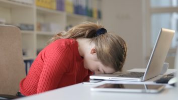 Creierul adolescenților a „îmbătrânit” în timpul pandemiei de COVID-19. Ce efecte au evenimentele negative asupra sănătății