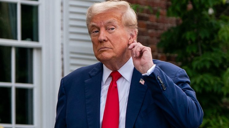 SUA acuză trei iranieni de „hacking și divulgare de informații” a campaniei lui Trump