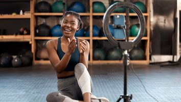 Cum te influențează social media? Videoclipurile de fitness pot duce la probleme grave de stimă de sine și la tulburări de alimentație