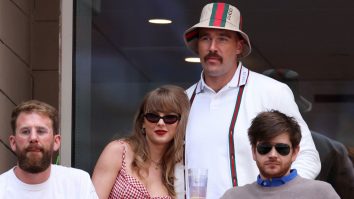FOTO. Taylor Swift și Travis Kelce au fost surprinși la US Open. Ce ținute au purtat cei doi îndrăgostiți