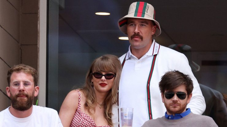 FOTO. Taylor Swift și Travis Kelce au fost surprinși la US Open. Ce ținute au purtat cei doi îndrăgostiți