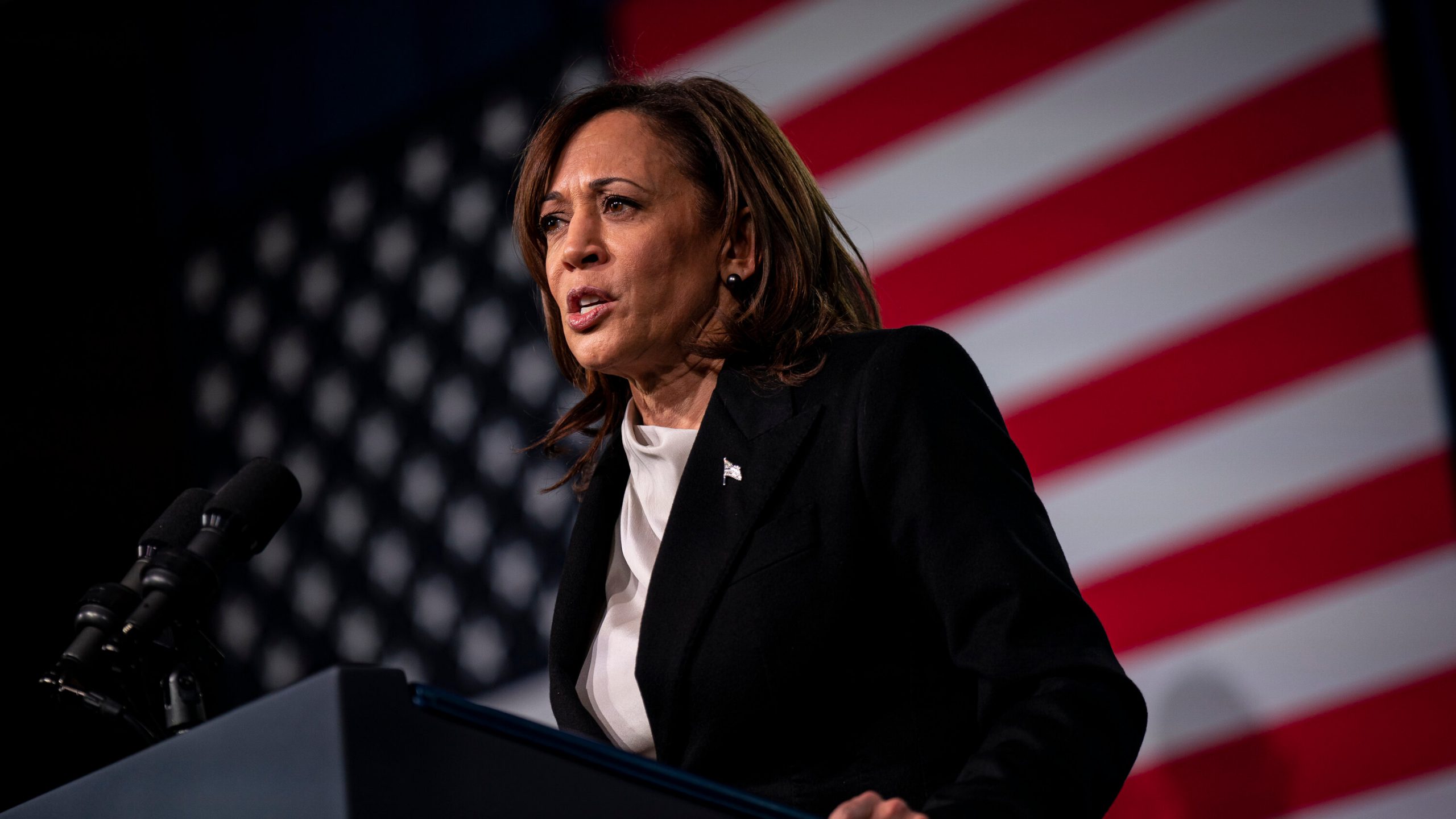 Kamala Harris se amuză pe baza „conceptelor” lui Trump despre planul de îngrijire a sănătății. Biden primește premiul de la Black Caucus Foundation