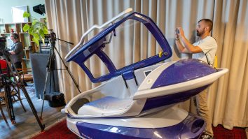 Sinuciderea asistată stârnește din nou controverse. Poliția elvețiană face arestări în cazul unei americance care a murit într-o „capsulă de sinucidere”