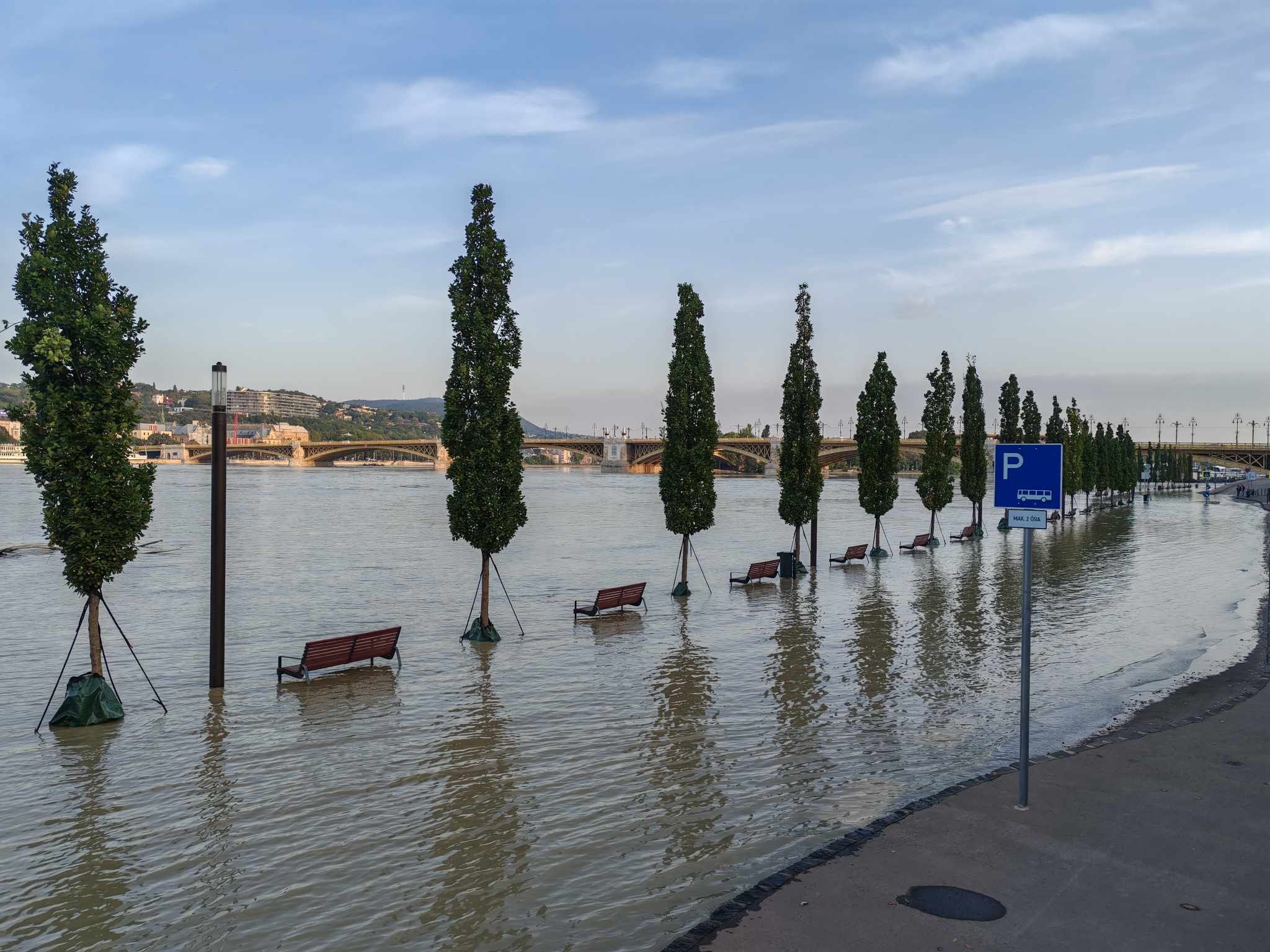 Dunărea atinge un nivel record în acest weekend. Autorităţile ungare au declarat stare de alertă în zonele limitrofe fluviului