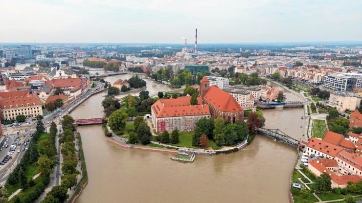 Uniunea Europeană va pune la dispoziţie 10 miliarde de euro pentru a ajuta Europa Centrală să-şi revină după inundaţiile grave