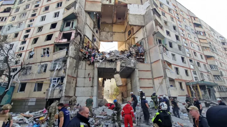 Trei persoane au murit într-un atac rusesc asupra unui apartament din Harkov. Care este situația pe front