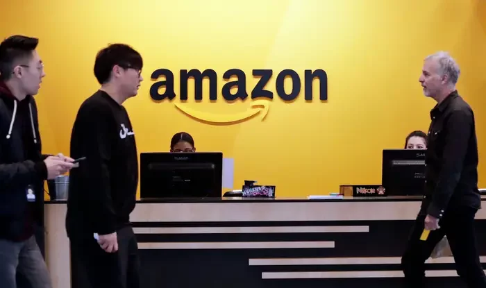 Amazon ordonă personalului să se întoarcă la birou cinci zile pe săptămână pentru a pune capăt politicii sale de muncă hibrid