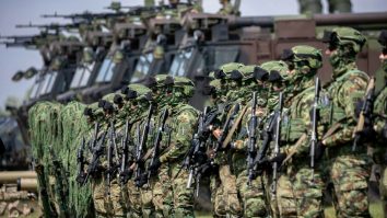 Serbia reintroduce serviciul militar obligatoriu din 2025. Vor fi 75 de zile de instruire pentru bărbați