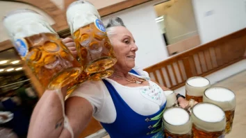 Oktoberfest introduce mai multe măsuri de siguranță după ce 3 din 4 chelnerițe de la festival spun că au fost hărțuite sexual