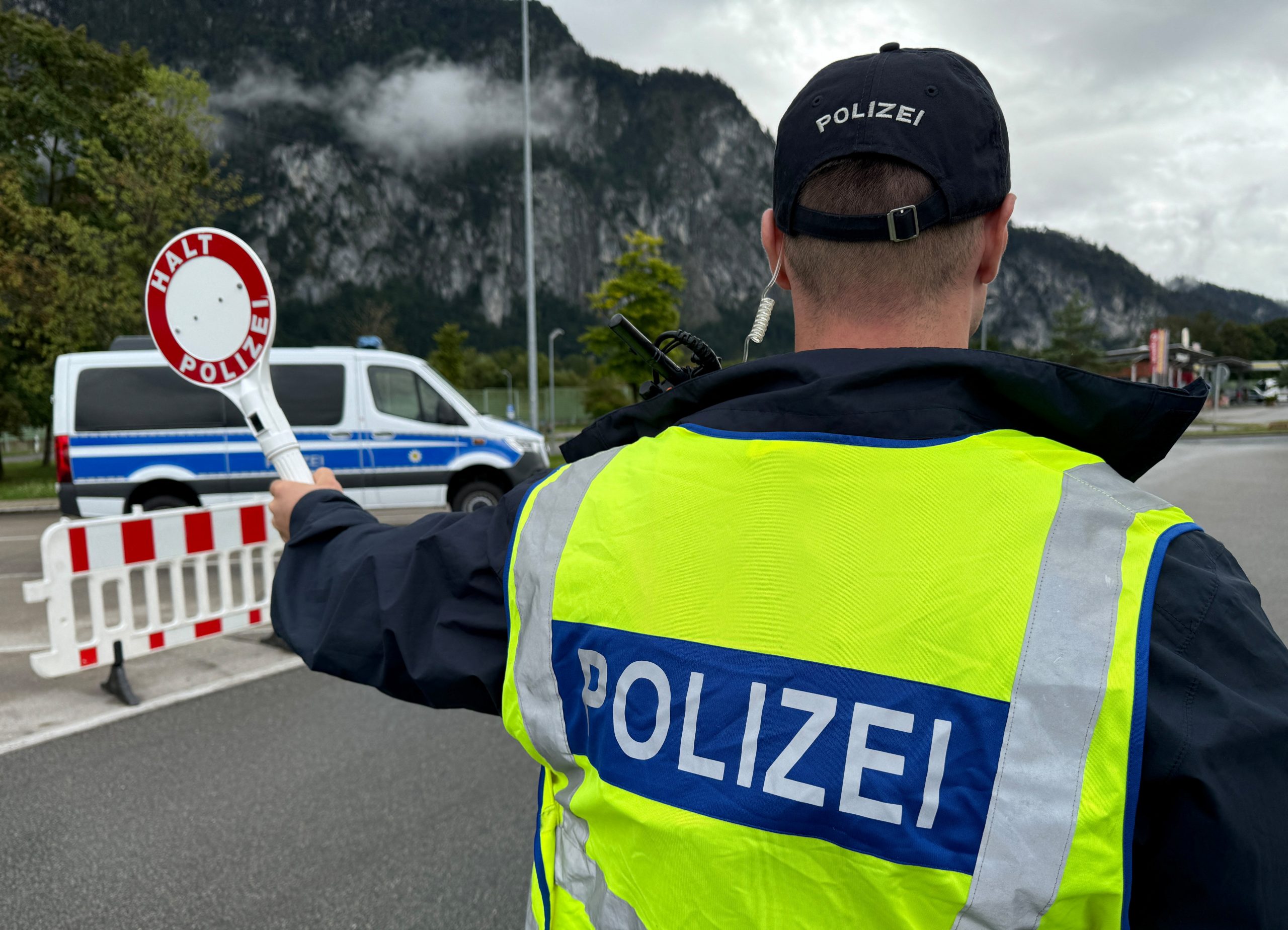 Germania reintroduce controale temporare la toate granițele terestre. Care sunt criticile