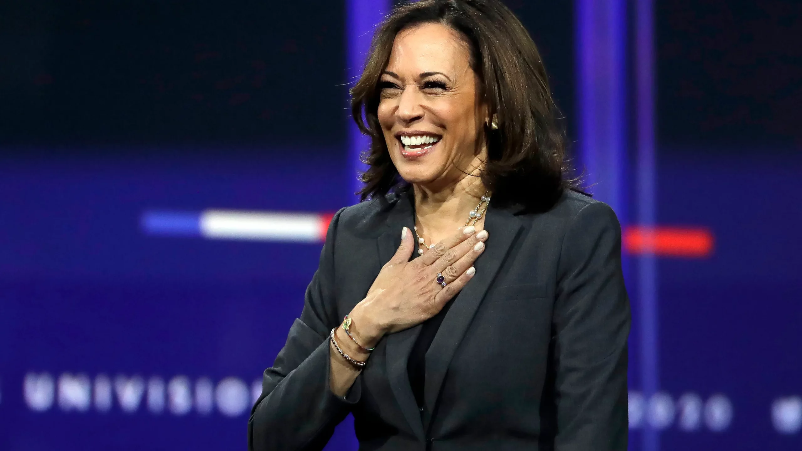 Kamala Harris și Donald Trump se află în impas în noul sondaj privind alegerile prezidențiale. Candidații sunt la egalitate